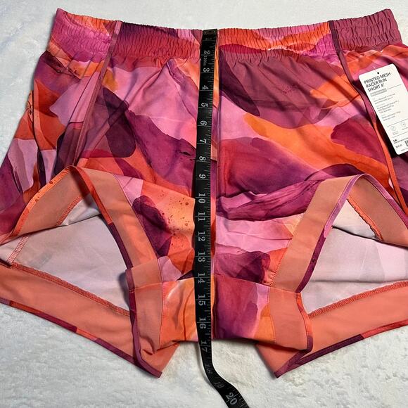 Athleta Printed Mesh Racer Run 4" Shorts Size 1X NEW Gym Workout Exercise Active - Picture 12 of 13